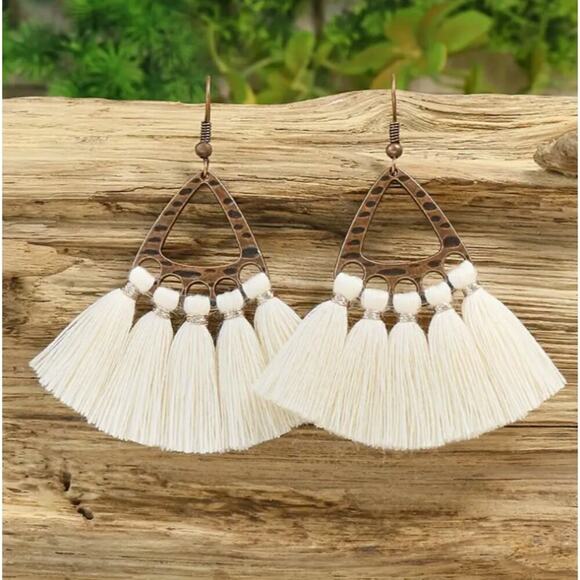 NEW White BOHO Tassel Earrings, Frayed Tassel Dangle Earrings - Picture 1 of 2